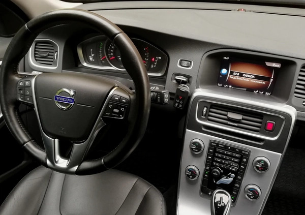 Volvo V60 Cross Country cena 61700 przebieg: 230000, rok produkcji 2018 z Opoczno małe 704